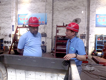沙特客戶前來鄭州建新公司購買混凝土攪拌站設備